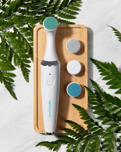 Bellasonic Helps Clients with Mobility Issues Shape & File Between Visits