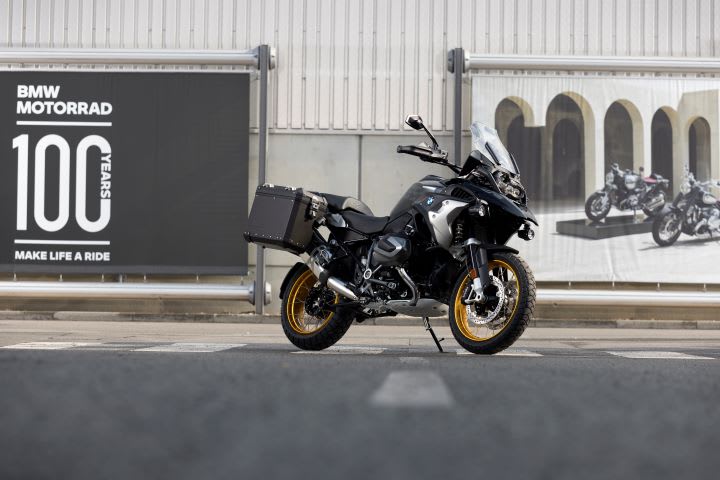 BMW Advises Temp Motorcycle Stop-Sale