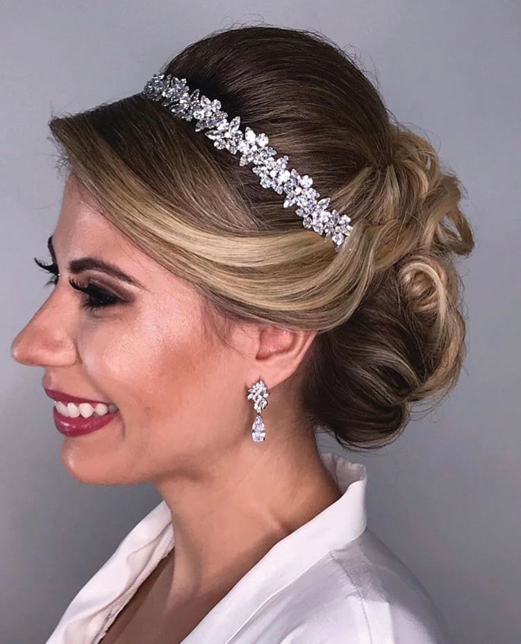 How to Create Long-Lasting Updos and Wedding Styles