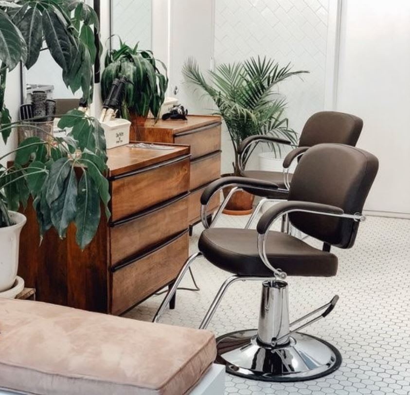 Top 8 Things to Consider When Buying a Salon Chair