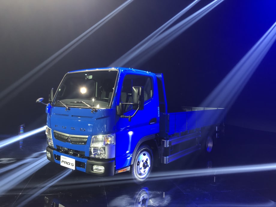 Mitsubishi Fuso Celebrates Sale of 30,000th Vehicle in Taiwan 