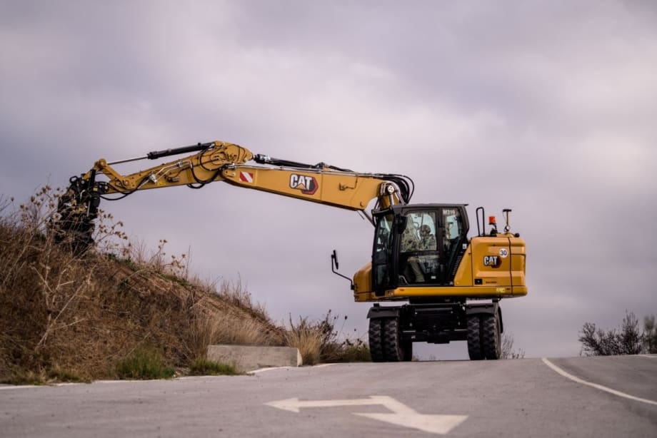 Cat M319 Wheeled Excavator Features Compact Design