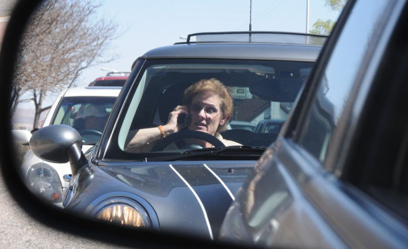 Distracted Driving Decreases Slightly in Washington
