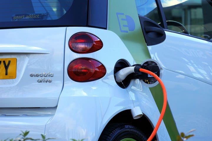 AAA: Cold Temps Reduce EV Range by 41%