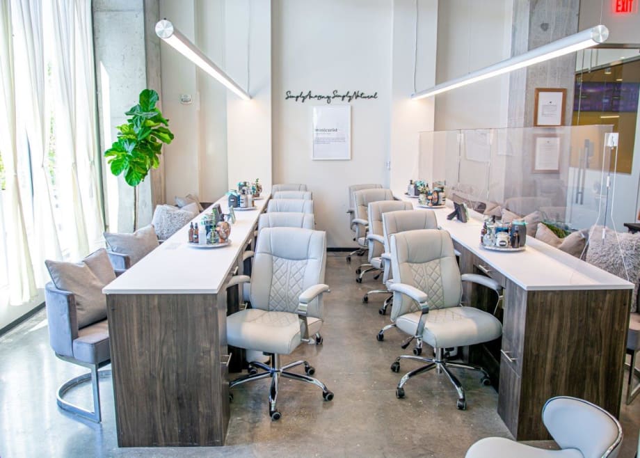SALON TOUR: Chao Nail + Bar in Nashville