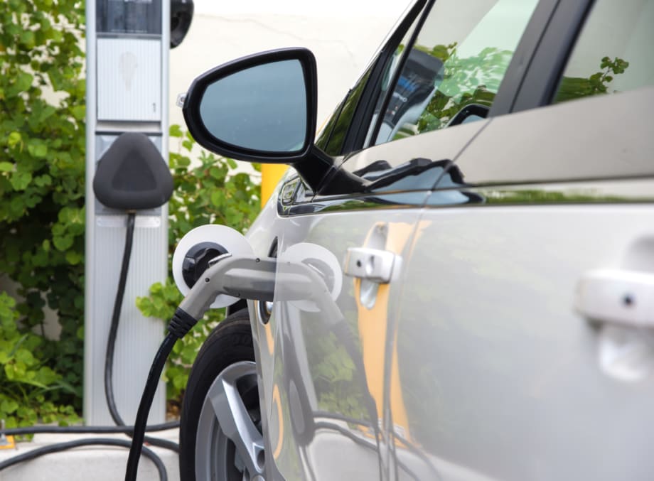 Study Reveals Concerns Hindering EV Adoption by Women