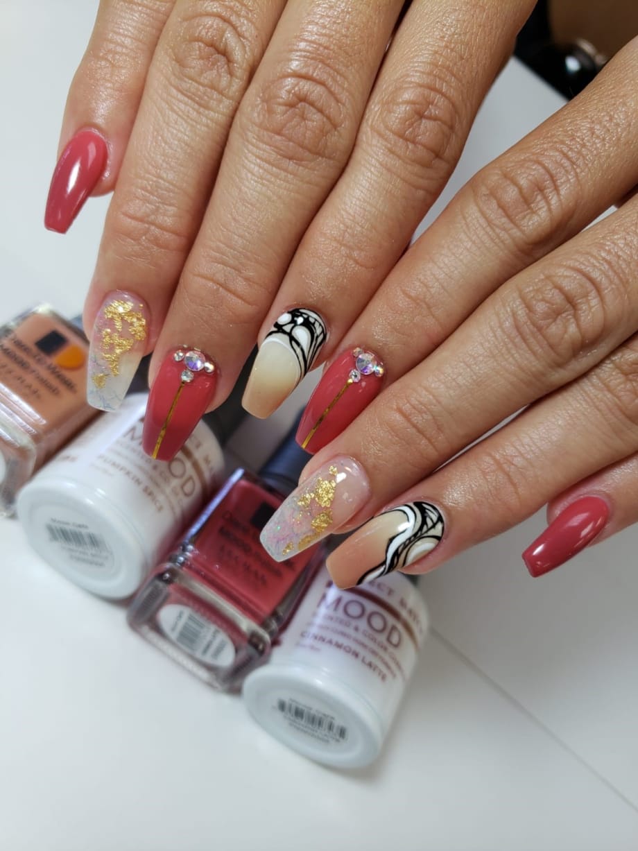 This Season’s Trending Nail Art Colors Bring the Fragrance of Autumn