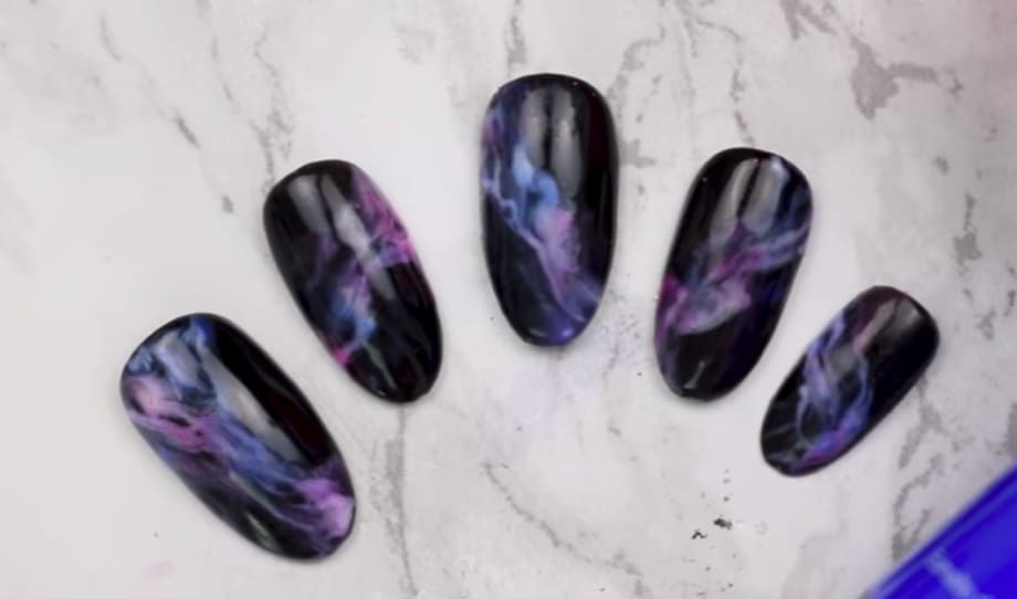 CND Creative Play Gel-Polish Smoke Nail Art