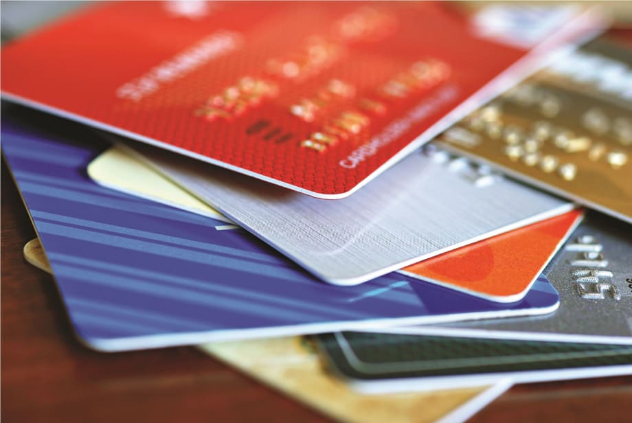 Pros and Cons of Using a Fuel Card vs. a Corporate Card for Fleet Fuel Expenses