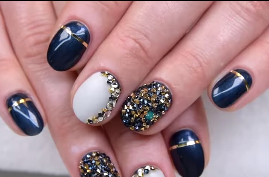 How to Apply Swarovski CrystalPixie to Short Nails