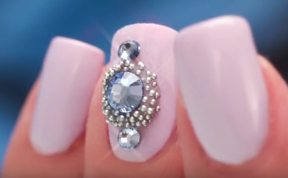 Cameo Nail Art: Suzie's Five-Minute Mani