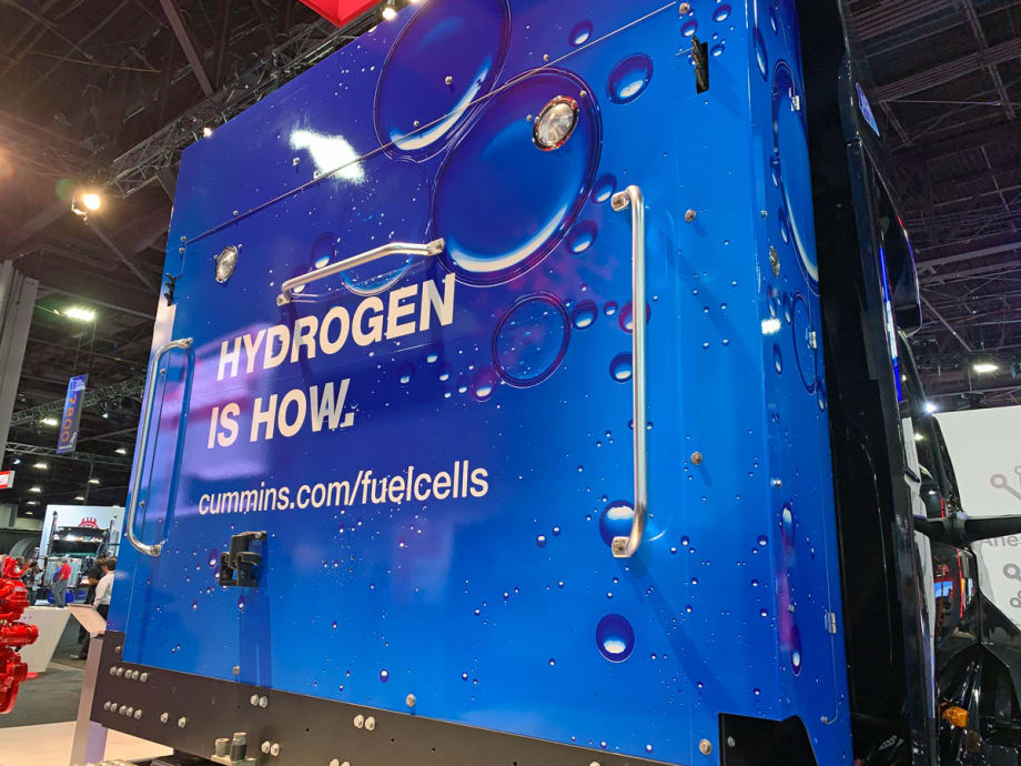 Cummins, Navistar to Develop Fuel-Cell Class 8 Truck