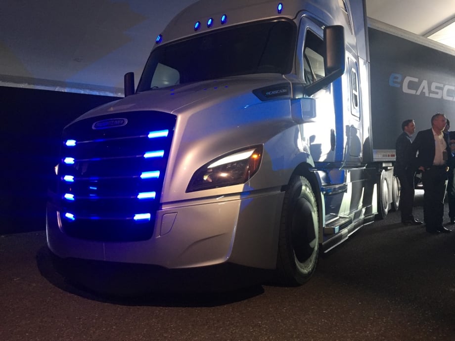 Daimler Trucks North America to Build Electric Cascadia, M2 Trucks