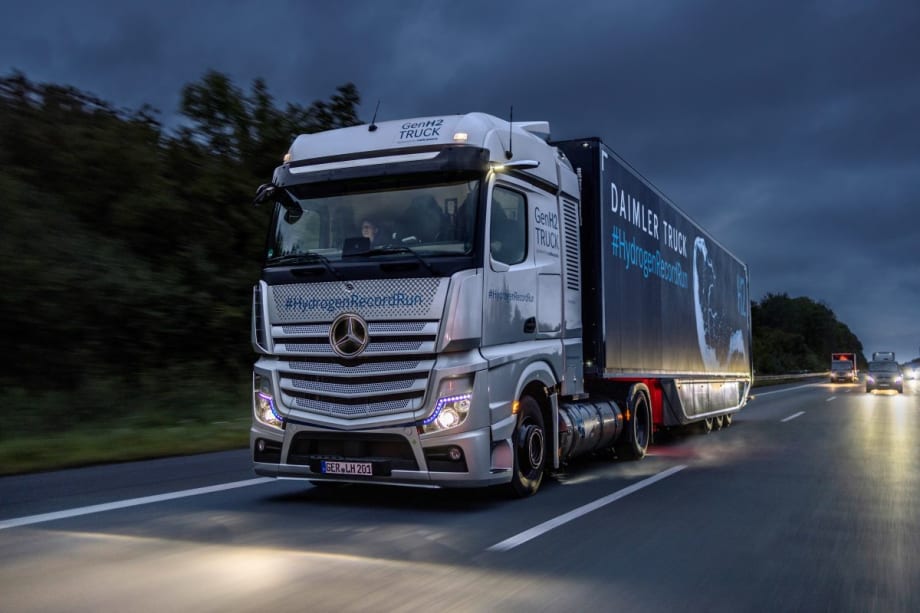Daimler Fuel Cell Truck Logs 1,000-Kilometer Run on Single Tank of Hydrogen
