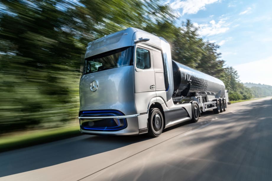 Daimler to Put Fuel-Cell Electric Truck in Production During Second Half of Decade