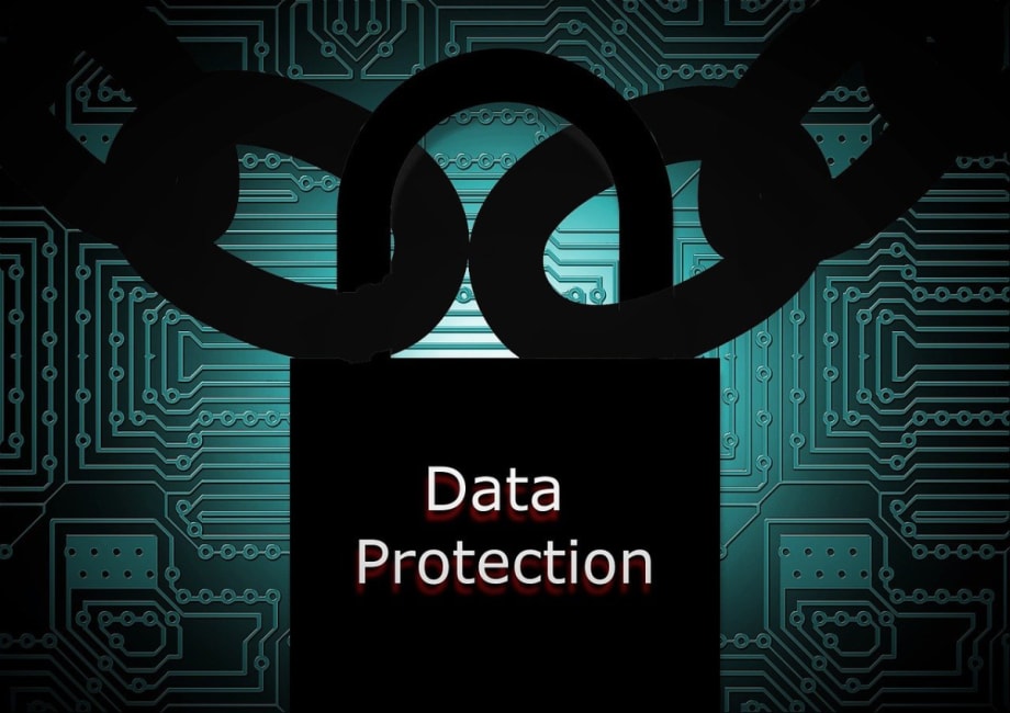 A lock and giant black chain with data protection imprinted on the lock.