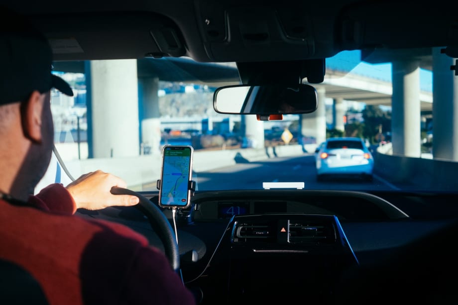 Study Links Road Characteristics to Distracted Driving Incidents
