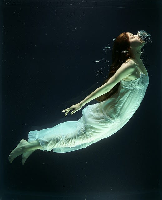 Sleep Expert Explains the Hidden Meaning Behind Common Dreams