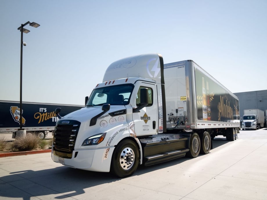 2024 Freightliner eCascadia.