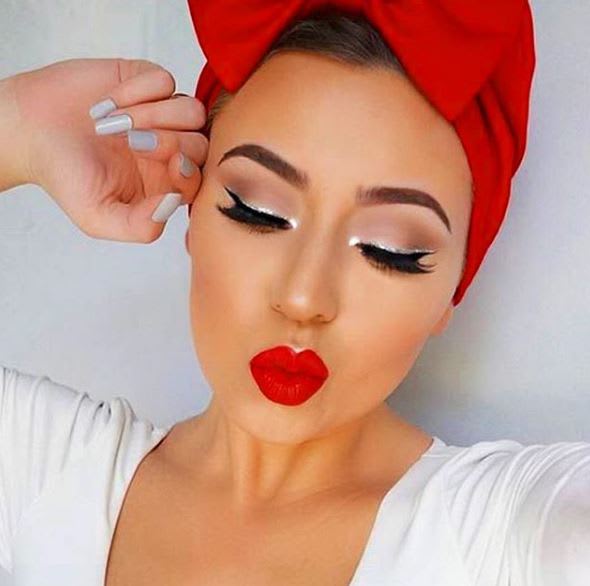 25 Winter Makeup Looks to Get You in the Holiday Spirit