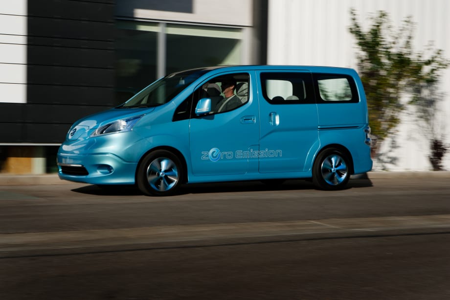 Nissan Unveils Electric NV200 Commercial Van Concept in Detroit