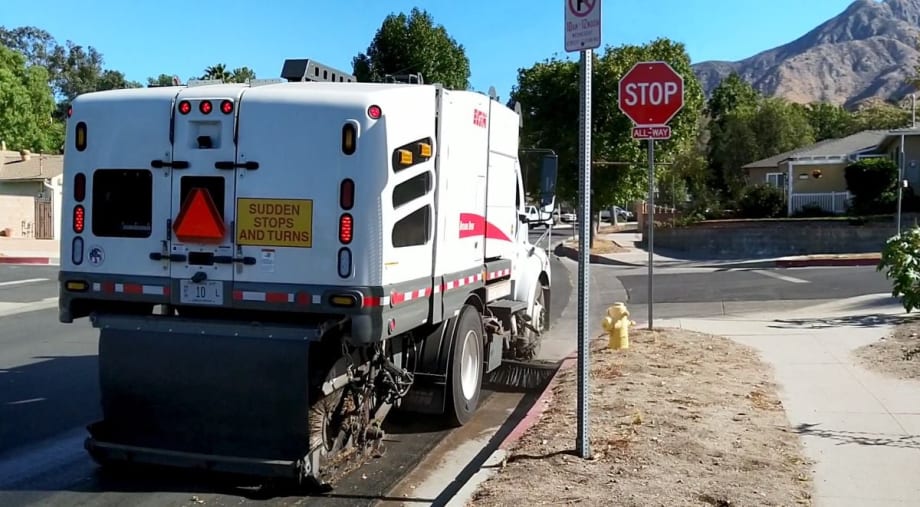 Elgin Develops Plug-In Hybrid Street Sweeper