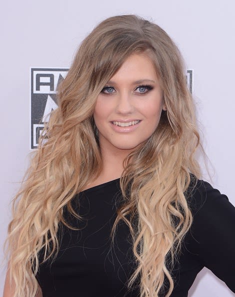 How-To: Ella Henderson's Beachy Mermaid Waves