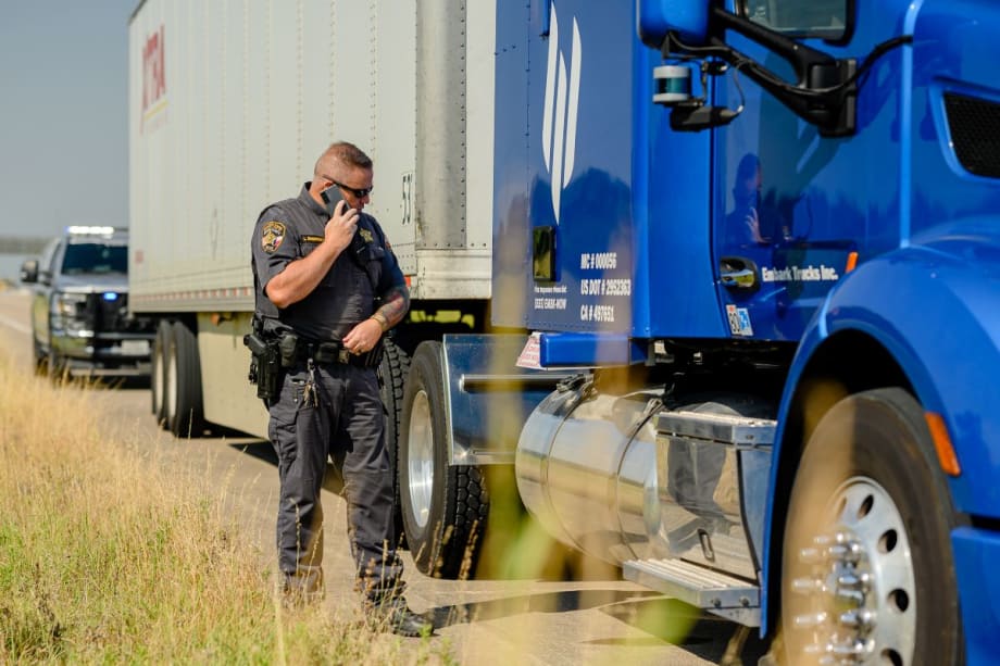Law Enforcement Pulls Over Embark Autonomous Truck in Demo