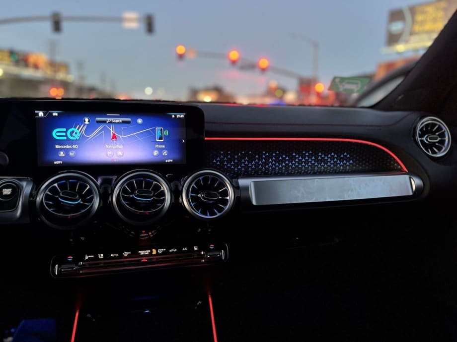 Front dash of Mercedes-Benz EQB 250.