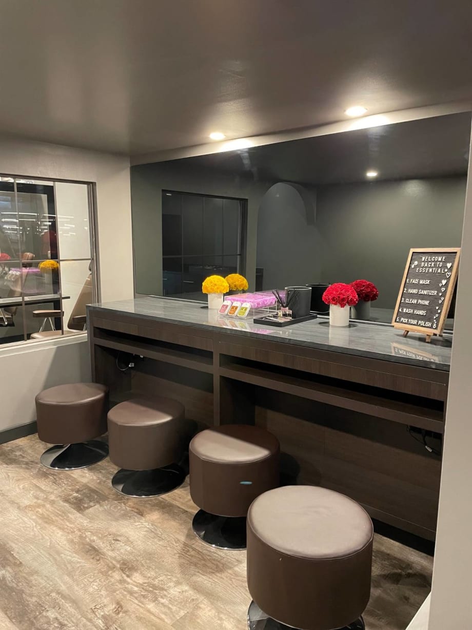 On the Road: Essential Nail Bar 
