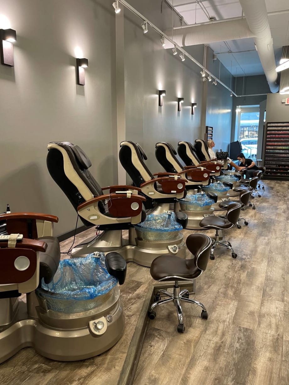 On the Road: Essential Nail Bar 
