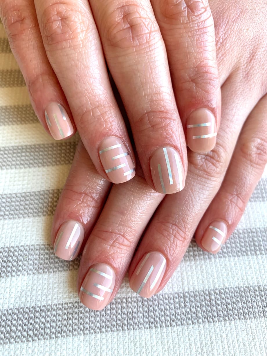 Joey King Wears Essie to Critics’ Choice Awards