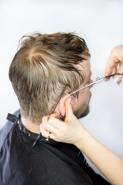 Men's Texture Cut: Adding Volume with Razor Detailing