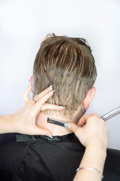 Men's Texture Cut: Adding Volume with Razor Detailing