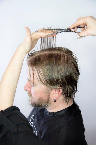 Men's Texture Cut: Adding Volume with Razor Detailing