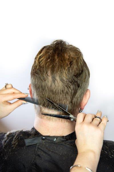 Men's Texture Cut: Adding Volume with Razor Detailing