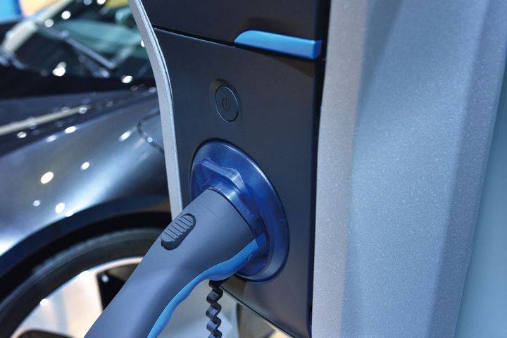 Push Toward EVs Is Electric, But the Future Isn’t Crystal-Clear for Dealers