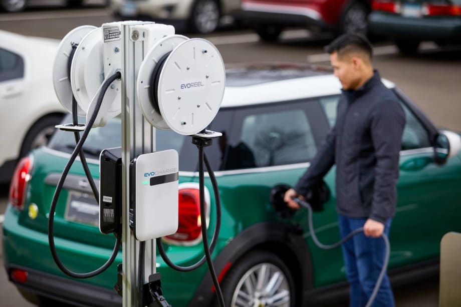 EvoCharge, AmpUp Form Partnership for Smart EV Charging Solutions
