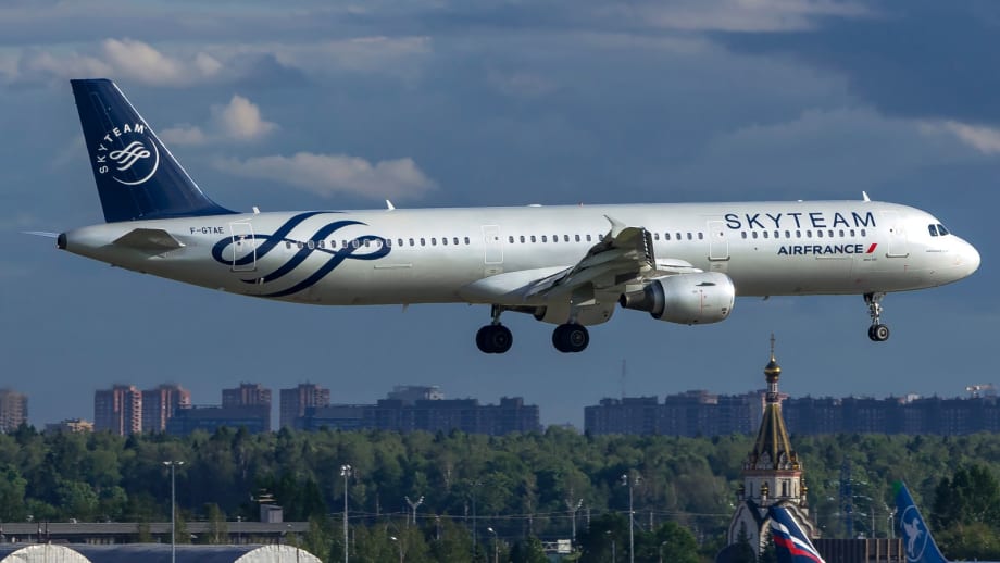 Hertz Partners with SkyTeam, First Non-Air Affiliate