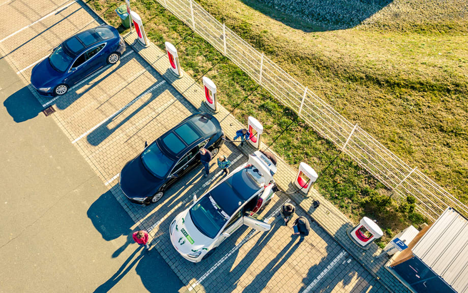 Tesla Sales Fall 31% in Q1, Stock Follows