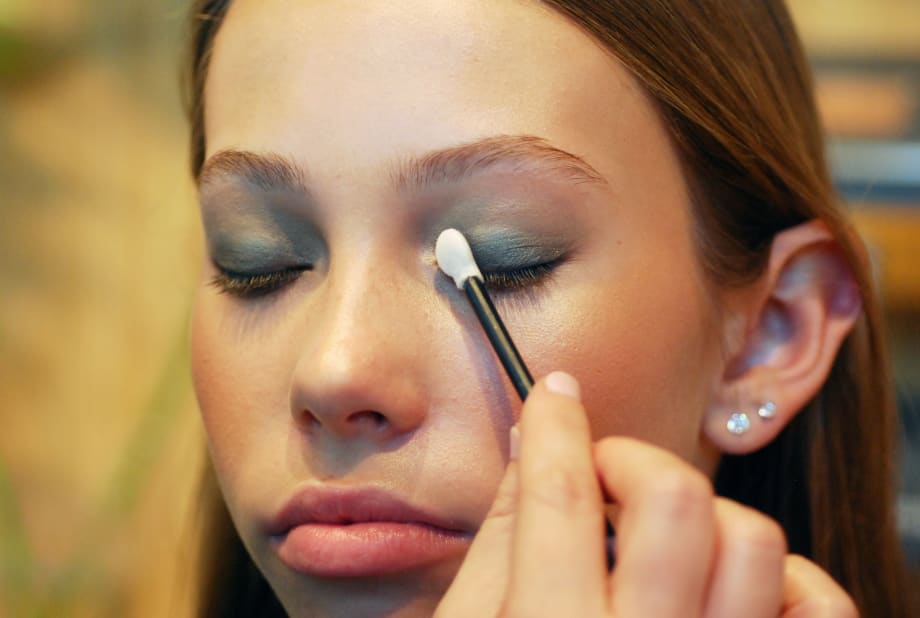 7-Step Greenery-Inspired Makeup Look