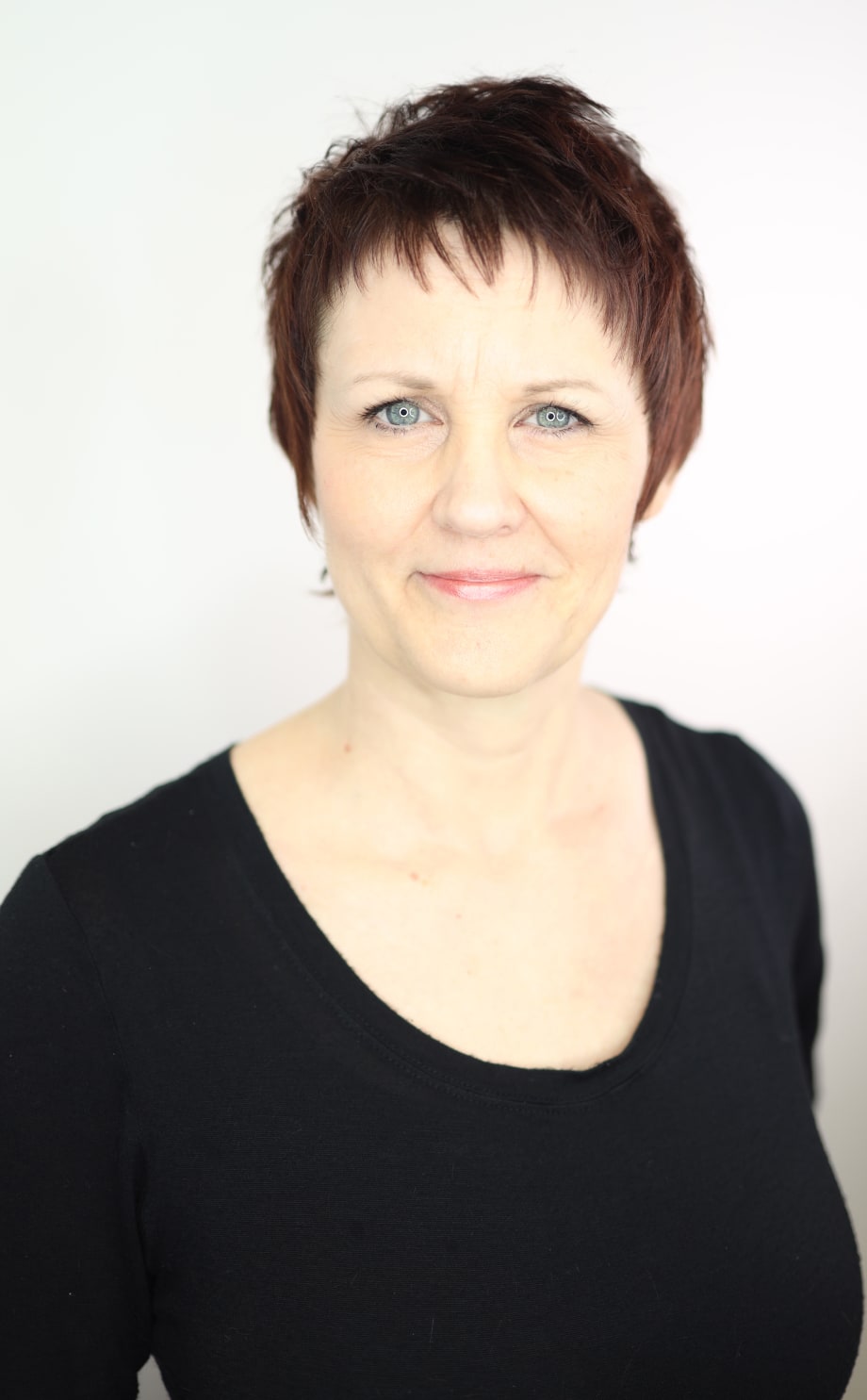 Stylist Gives Wife a New Haircut Each Day Over 5 Days