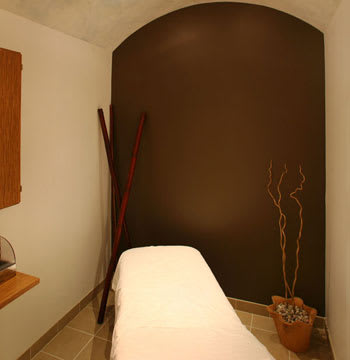 Salon of Distinction: Five Salon