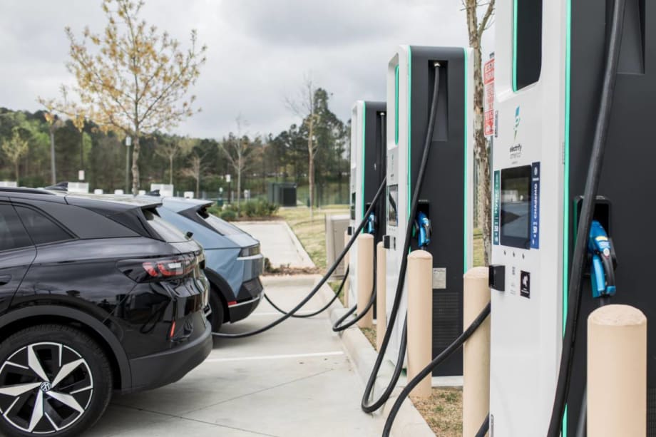 How to Plan for Fleet Electrification Amid Challenges