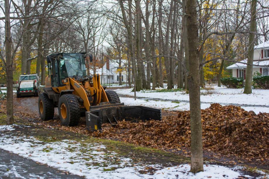 Ore. City Deploys Fleet for Leaf Cleanup