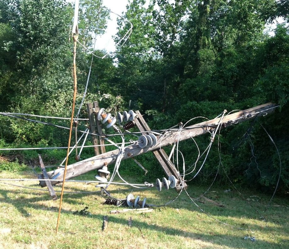 Conn. Storm Causes Leaves 1,800 Broken Electric Poles
