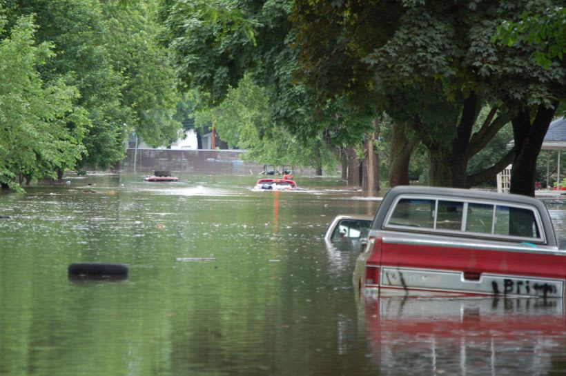Sen. Schumer Calls for 'Flood Check' in Used Car Buyers Guides