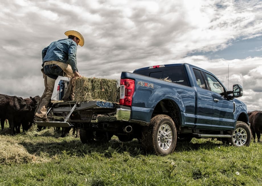 Ford Recalls 230,000+ Super Duty Trucks for Tailgate