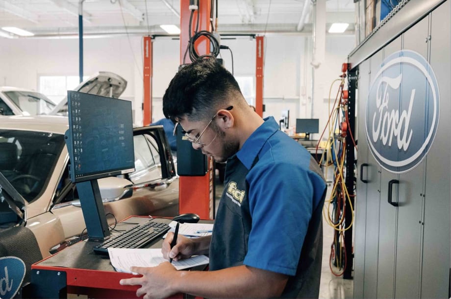 Phoenix School Launches New Ford Curriculum for EV Technicians