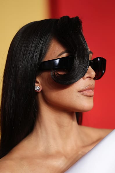 Kim Kardashian Stuns in Great Lengths at Oscars Party